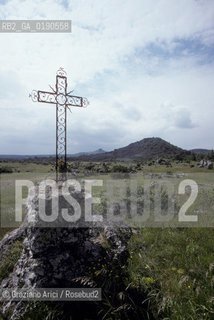 ( FRANCIA  )  LANGUEDOC-ROUSSILLON ALTIPIANO DEL LARZAC CAUSSE : PAESAGGIO © 1999 Graziano Arici/Rosebud2 / GEO CROCE