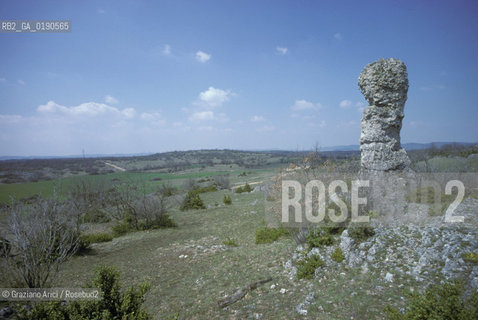 ( FRANCIA  )  LANGUEDOC-ROUSSILLON ALTIPIANO DEL LARZAC CAUSSE : PAESAGGIO © 1999 Graziano Arici/Rosebud2 / GEO ROCCIA