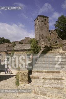 ( FRANCIA  )  LANGUEDOC-ROUSSILLON ALTIPIANO DEL LARZAC CAUSSE : LA CITTA TEMPLARE DELLA COUVERTOIRADE © 1999 Graziano Arici/Rosebud2 / GEO TEMPLARI
