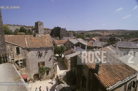 ( FRANCIA  )  LANGUEDOC-ROUSSILLON ALTIPIANO DEL LARZAC CAUSSE : LA CITTA TEMPLARE DELLA COUVERTOIRADE © 1999 Graziano Arici/Rosebud2 / GEO TEMPLARI