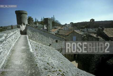 ( FRANCIA  )  LANGUEDOC-ROUSSILLON ALTIPIANO DEL LARZAC CAUSSE : LA CITTA TEMPLARE DELLA COUVERTOIRADE © 1999 Graziano Arici/Rosebud2 / GEO TEMPLARI