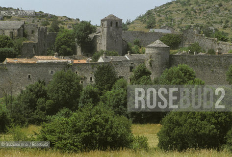 ( FRANCIA  )  LANGUEDOC-ROUSSILLON ALTIPIANO DEL LARZAC CAUSSE : LA CITTA TEMPLARE DELLA COUVERTOIRADE © 1999 Graziano Arici/Rosebud2 / GEO TEMPLARI