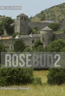 ( FRANCIA  )  LANGUEDOC-ROUSSILLON ALTIPIANO DEL LARZAC CAUSSE : LA CITTA TEMPLARE DELLA COUVERTOIRADE © 1999 Graziano Arici/Rosebud2 / GEO TEMPLARI