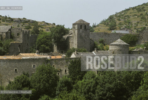 ( FRANCIA  )  LANGUEDOC-ROUSSILLON ALTIPIANO DEL LARZAC CAUSSE : LA CITTA TEMPLARE DELLA COUVERTOIRADE © 1999 Graziano Arici/Rosebud2 / GEO TEMPLARI