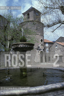 ( FRANCIA  )  LANGUEDOC-ROUSSILLON ALTIPIANO DEL LARZAC CAUSSE : LA CITTA TEMPLARE DI STE-EULALIE-DE-CERNON © 1999 Graziano Arici/Rosebud2 / GEO TEMPLARI FONTANA