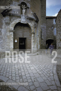 ( FRANCIA  )  LANGUEDOC-ROUSSILLON ALTIPIANO DEL LARZAC CAUSSE : LA CITTA TEMPLARE DI STE-EULALIE-DE-CERNON © 1999 Graziano Arici/Rosebud2 / GEO TEMPLARI