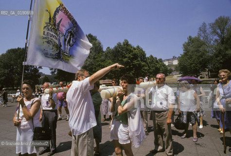 ( FRANCIA  )  MIDI-PYRENEES LOURDES : PELLEGRINI  © 1999 Graziano Arici/Rosebud2 / GEO PELLEGRINAGGIO CANDELA
