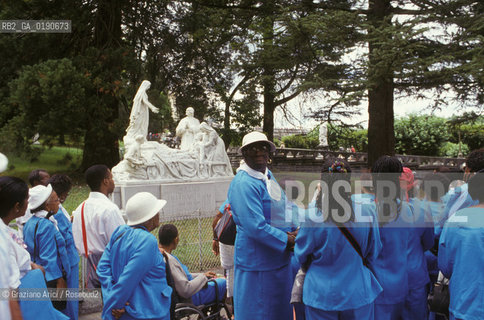 ( FRANCIA  )  MIDI-PYRENEES LOURDES : PELLEGRINI  © 1999 Graziano Arici/Rosebud2 / GEO PELLEGRINAGGIO