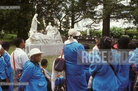 ( FRANCIA  )  MIDI-PYRENEES LOURDES : PELLEGRINI  © 1999 Graziano Arici/Rosebud2 / GEO PELLEGRINAGGIO