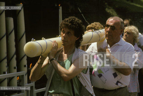( FRANCIA  )  MIDI-PYRENEES LOURDES : PELLEGRINI  © 1999 Graziano Arici/Rosebud2 / GEO PELLEGRINAGGIO CANDELA