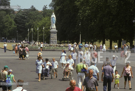 ( FRANCIA  )  MIDI-PYRENEES LOURDES : PELLEGRINI  © 1999 Graziano Arici/Rosebud2 / GEO PELLEGRINAGGIO