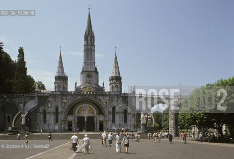 ( FRANCIA  )  MIDI-PYRENEES LOURDES : LA BASILICA E LESPLANADE © 1999 Graziano Arici/Rosebud2 / GEO PELLEGRINAGGIO