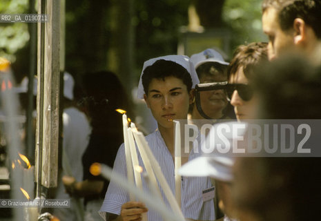 ( FRANCIA  )  MIDI-PYRENEES LOURDES : PELLEGRINI  © 1999 Graziano Arici/Rosebud2 / GEO PELLEGRINAGGIO CANDELA