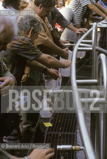 ( FRANCIA  )  MIDI-PYRENEES LOURDES : SORGENTI DI ACQUA MIRACOLOSA  © 1999 Graziano Arici/Rosebud2 / GEO PELLEGRINAGGIO