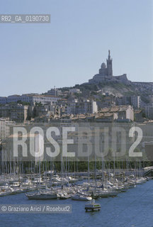 ( FRANCIA  )  PROVENCE-ALPES-COTE DAZUR MARSIGLIA : IL VIEUX-PORT E NOTRE-DAME-DE-LA-GARDE © 1999 Graziano Arici/Rosebud2 / GEO PORTO