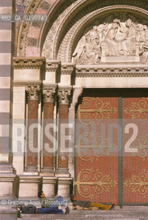 ( FRANCIA  )  PROVENCE-ALPES-COTE DAZUR MARSIGLIA :LA PORTA DELLA CATTEDRALE © 1999 Graziano Arici/Rosebud2 / GEO