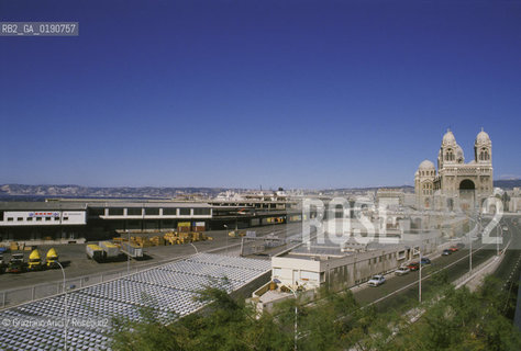 ( FRANCIA  )  PROVENCE-ALPES-COTE DAZUR MARSIGLIA :LA CATTEDRALE E IL PORTO © 1999 Graziano Arici/Rosebud2 / GEO