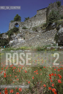 ( FRANCIA  )  LANGUEDOC-ROUSSILLON  MINERVE : I RESTI DELLE MURA © 1999 Graziano Arici/Rosebud2 / GEO ERESIA CATARA CATARI CROCIATA