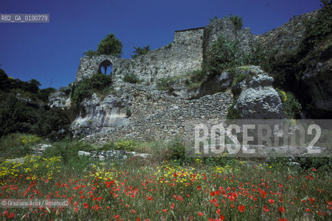 ( FRANCIA  )  LANGUEDOC-ROUSSILLON  MINERVE : I RESTI DELLE MURA © 1999 Graziano Arici/Rosebud2 / GEO ERESIA CATARA CATARI CROCIATA
