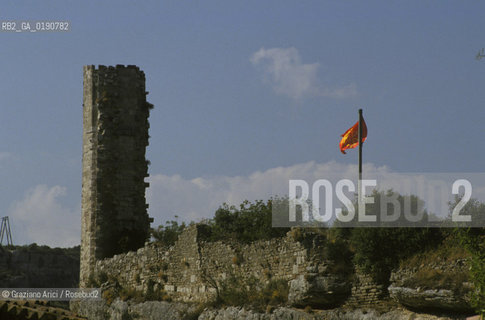 ( FRANCIA  )  LANGUEDOC-ROUSSILLON  MINERVE : I RESTI DEL CASTELLO © 1999 Graziano Arici/Rosebud2 / GEO ERESIA CATARA CATARI CROCIATA
