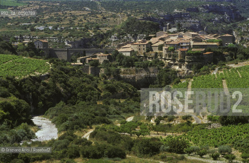 ( FRANCIA  )  LANGUEDOC-ROUSSILLON  MINERVE : IL PAESE © 1999 Graziano Arici/Rosebud2 / GEO ERESIA CATARA CATARI CROCIATA VINO