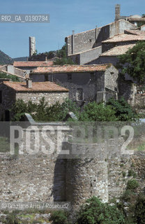 ( FRANCIA  )  LANGUEDOC-ROUSSILLON  MINERVE : I RESTI DELLE MURA © 1999 Graziano Arici/Rosebud2 / GEO ERESIA CATARA CATARI CROCIATA