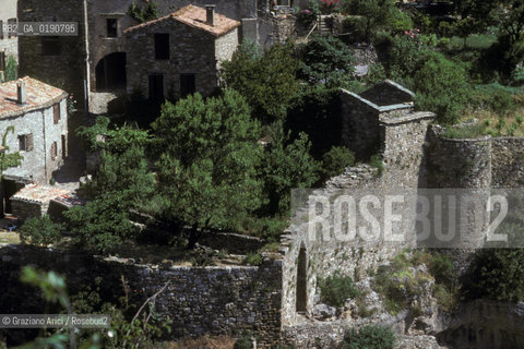 ( FRANCIA  )  LANGUEDOC-ROUSSILLON  MINERVE : I RESTI DELLE MURA © 1999 Graziano Arici/Rosebud2 / GEO ERESIA CATARA CATARI CROCIATA