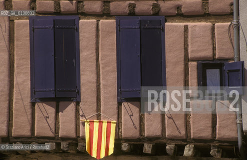 ( FRANCIA  )  MIDI-PYRENEES MIREPOIX : UNA CASA A GRATICCIO © 1999 Graziano Arici/Rosebud2 / GEO ERESIA CATARA CATARI CROCIATA