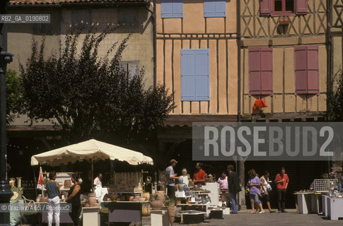 ( FRANCIA  )  MIDI-PYRENEES MIREPOIX : LA PIAZZA © 1999 Graziano Arici/Rosebud2 / GEO ERESIA CATARA CATARI CROCIATA