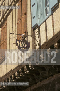 ( FRANCIA  )  MIDI-PYRENEES MIREPOIX : UNA CASA A GRATICCIO © 1999 Graziano Arici/Rosebud2 / GEO ERESIA CATARA CATARI CROCIATA INSEGNA HOTEL