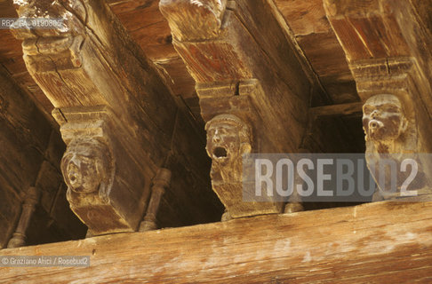 ( FRANCIA  )  MIDI-PYRENEES MIREPOIX : UNA CASA A GRATICCIO MASCHERONI © 1999 Graziano Arici/Rosebud2 / GEO ERESIA CATARA CATARI CROCIATA