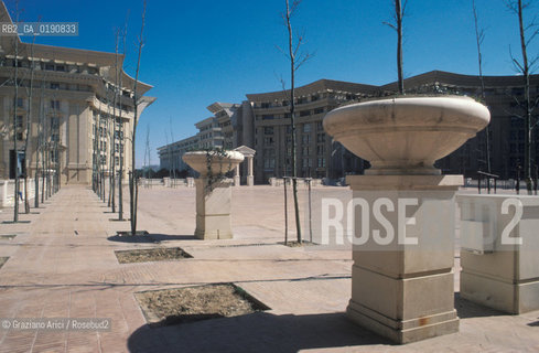 ( FRANCIA  )  LANGUEDOC-ROUSSILLON  MONTPELLIER : IL QUARTIERE ANTIGONE DI RICARDO BOFILL © 1999 Graziano Arici/Rosebud2 / GEO ARCHITETTURA CONTEMPORANEA