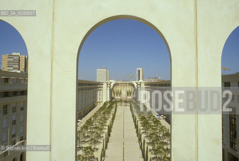 ( FRANCIA  )  LANGUEDOC-ROUSSILLON  MONTPELLIER : IL QUARTIERE ANTIGONE DI RICARDO BOFILL © 1999 Graziano Arici/Rosebud2 / GEO ARCHITETTURA CONTEMPORANEA
