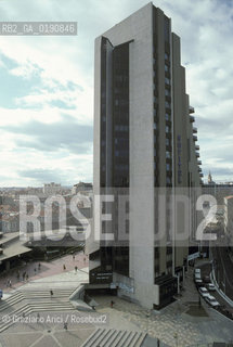 ( FRANCIA  )  LANGUEDOC-ROUSSILLON  MONTPELLIER : IL CENTRO COMMERCIALE DEL TRIANGLE © 1999 Graziano Arici/Rosebud2 / GEO