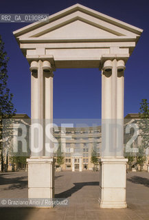 ( FRANCIA  )  LANGUEDOC-ROUSSILLON  MONTPELLIER : IL QUARTIERE ANTIGONE DI RICARDO BOFILL © 1999 Graziano Arici/Rosebud2 / GEO ARCHITETTURA CONTEMPORANEA ARCO