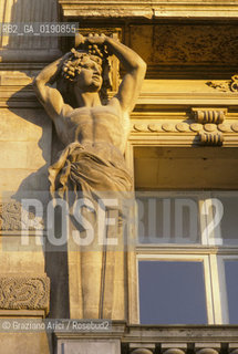 ( FRANCIA  )  LANGUEDOC-ROUSSILLON  MONTPELLIER :CARIATIDE © 1999 Graziano Arici/Rosebud2 / GEO