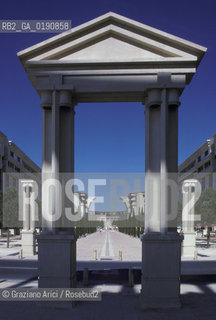 ( FRANCIA  )  LANGUEDOC-ROUSSILLON  MONTPELLIER : IL QUARTIERE ANTIGONE DI RICARDO BOFILL © 1999 Graziano Arici/Rosebud2 / GEO ARCHITETTURA CONTEMPORANEA