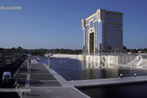 ( FRANCIA  )  LANGUEDOC-ROUSSILLON  MONTPELLIER : IL PALAZZO DELLA REGIONE © 1999 Graziano Arici/Rosebud2 / GEO ARCHITETTURA CONTEMPORANEA