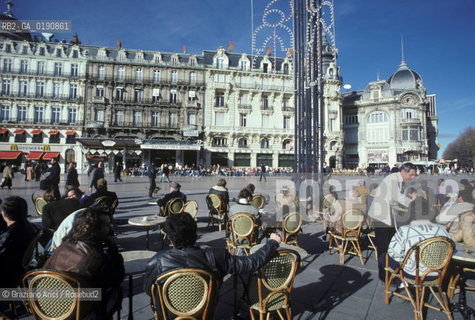 ( FRANCIA  )  LANGUEDOC-ROUSSILLON  MONTPELLIER : LA PIAZZA DE LA COMEDIE © 1999 Graziano Arici/Rosebud2 / GEO