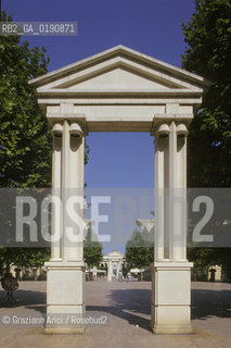 ( FRANCIA  )  LANGUEDOC-ROUSSILLON  MONTPELLIER : IL QUARTIERE ANTIGONE DI RICARDO BOFILL © 1999 Graziano Arici/Rosebud2 / GEO ARCHITETTURA CONTEMPORANEA