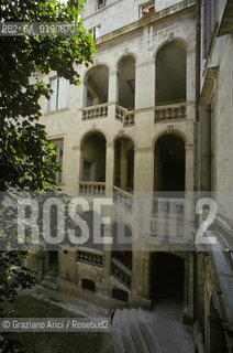 ( FRANCIA  )  LANGUEDOC-ROUSSILLON  MONTPELLIER : LA SCALA DI UN PALAZZO DEL CENTRO © 1999 Graziano Arici/Rosebud2 / GEO