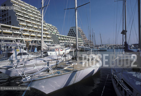 ( FRANCIA  )  LANGUEDOC-ROUSSILLON  LA GRAND-MOTTE : IL PORTO TURISTICO © 1999 Graziano Arici/Rosebud2 / GEO