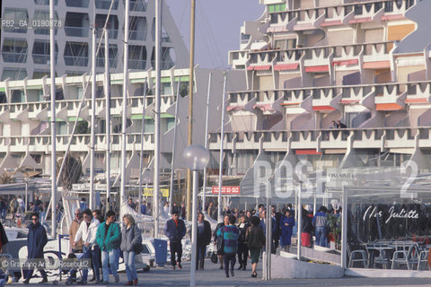 ( FRANCIA  )  LANGUEDOC-ROUSSILLON  LA GRAND-MOTTE : IL PORTO TURISTICO © 1999 Graziano Arici/Rosebud2 / GEO