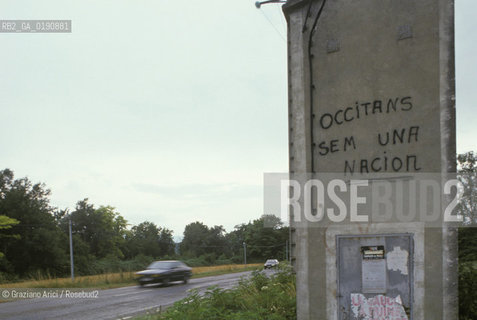 ( FRANCIA  )  MIDI-PYRENEES  MURET : SCRITTA INDIPENDENTISTA © 1999 Graziano Arici/Rosebud2 / GEO OCCITANI