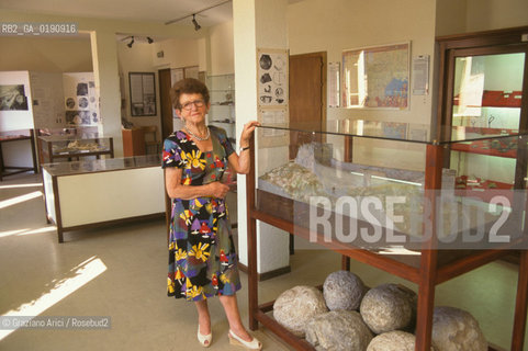 ( FRANCIA  )  MIDI-PYRENEES  IL CASTELLO DI MONTSEGUR ULTIMO RIFUGIO DELLA CHIESA CATARA  IL SINDACO DEL PAESE NEL MUSEO SULLASSEDIO © 1999 Graziano Arici/Rosebud2 / GEO ERESIA CATARA CATARI CROCIATA