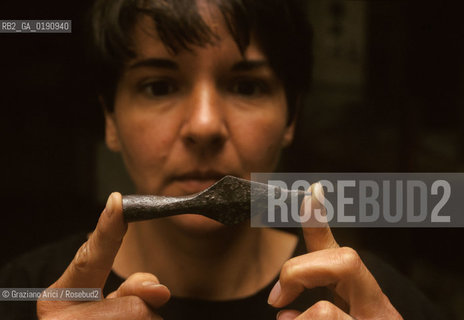 ( FRANCIA  )  MIDI-PYRENEES  IL CASTELLO DI MONTSEGUR ULTIMO RIFUGIO DELLA CHIESA CATARA UNA PUNTA DI FRECCIA USATA NELLASSEDIO  © 1999 Graziano Arici/Rosebud2 / GEO ERESIA CATARA CATARI CROCIATA