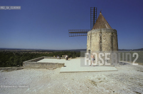 ( FRANCIA  )  PROVENCE-ALPES-COTE DAZUR FONTVIEILLE : MULINO DI ALPHONSE DAUDET © 1999 Graziano Arici/Rosebud2 / GEO LETTERATURA