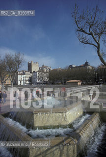( FRANCIA  )  LANGUEDOC-ROUSSILLON  NARBONNE : PIAZZA DELLARCIVESCOVADO © 1999 Graziano Arici/Rosebud2 / GEO