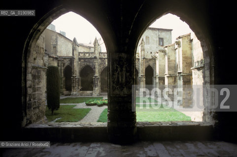 ( FRANCIA  )  LANGUEDOC-ROUSSILLON  NARBONNE : LA CATTEDRALE DI ST-JUST CHIOSTRO© 1999 Graziano Arici/Rosebud2 / GEO