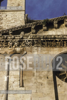( FRANCIA  )  LANGUEDOC-ROUSSILLON  NIMES : LA CATTEDRALE DI ST-CASTOR © 1999 Graziano Arici/Rosebud2 / GEO